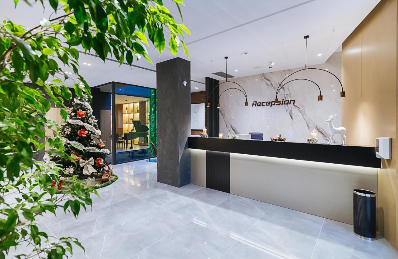 Park Plazza Hotel Korce Exterior photo