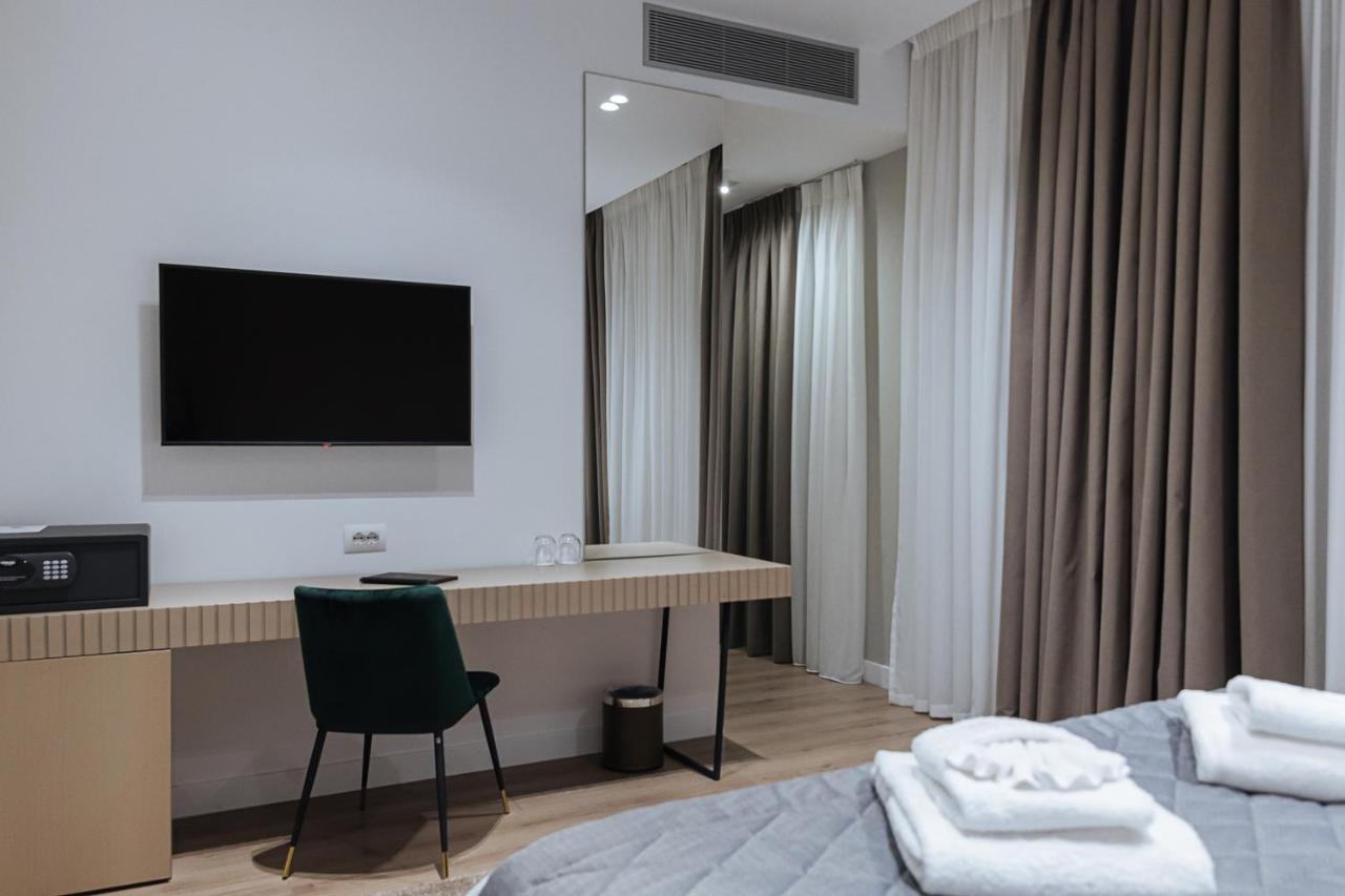 Park Plazza Hotel Korce Exterior photo