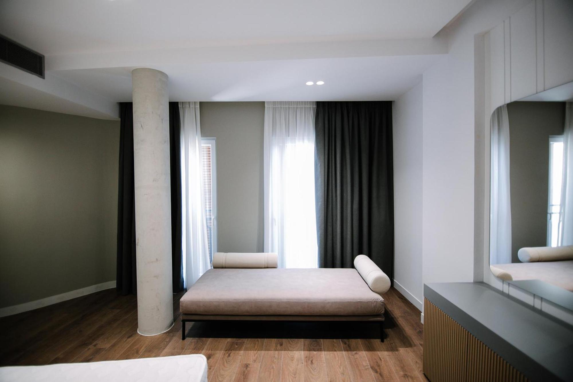 Park Plazza Hotel Korce Exterior photo