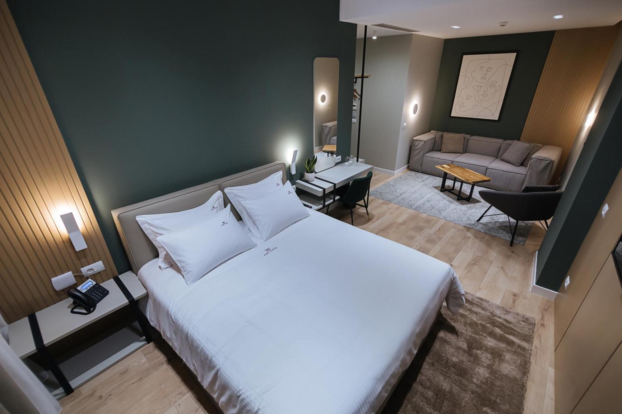 Park Plazza Hotel Korce Room photo