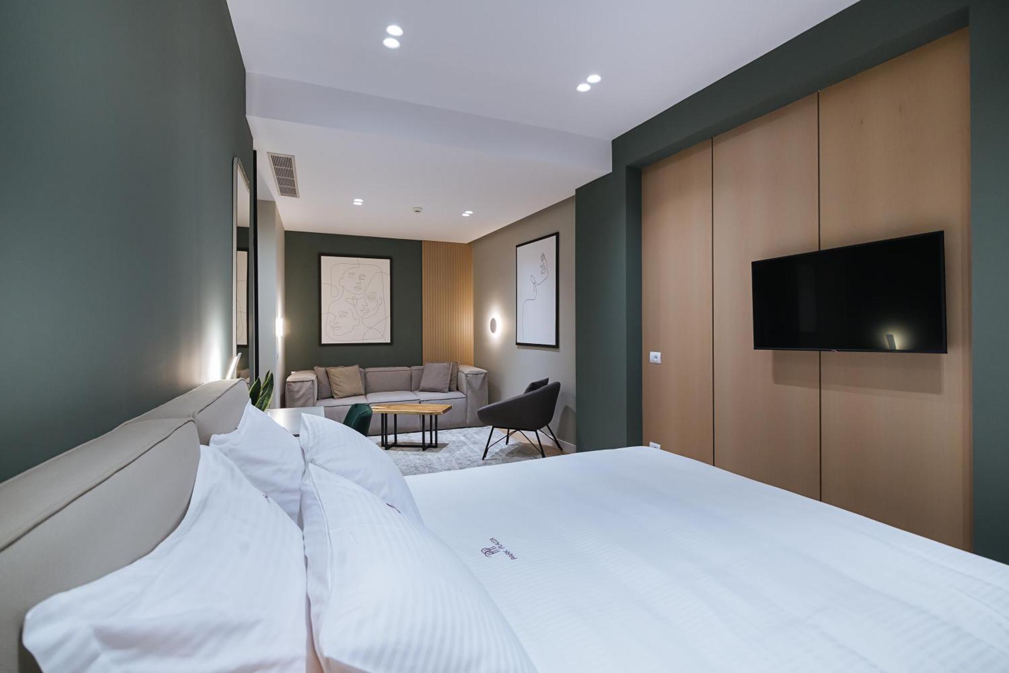 Park Plazza Hotel Korce Room photo